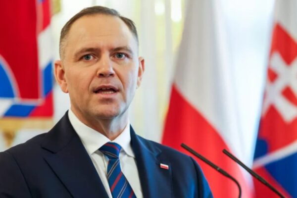 Навроцький анонсував заборону червоно-чорного прапора УПА в Польщі