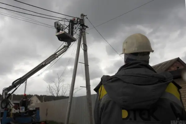 ДТЕК за тиждень повернув світло понад 650 тисячам родин після обстрілів