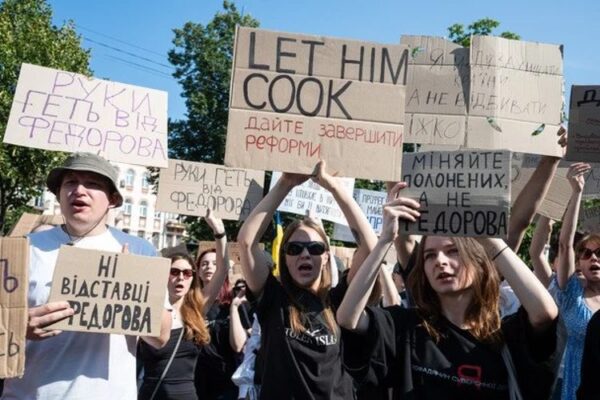 Зеленський доручив Хмарі очолити Міноборони: третій день протестів триває