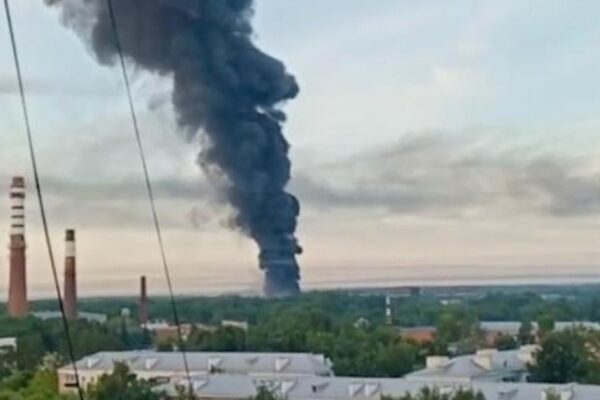 Зеленський підтвердив удари по нафтобазі та логістиці у Московському регіоні