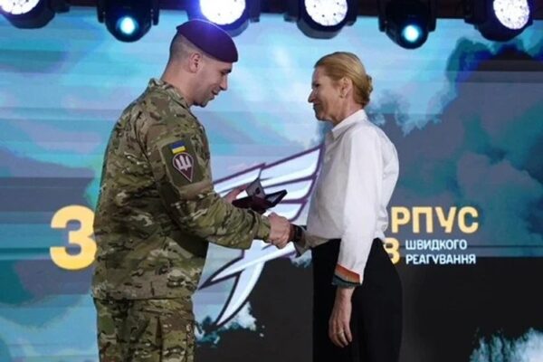 Кондратюк у Дніпрі: 7 корпус ДШВ є зразком сучасної армії