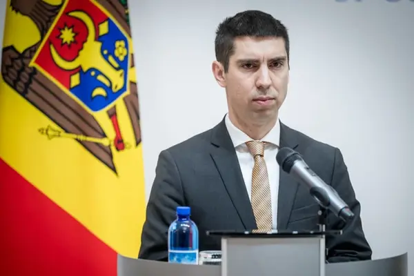 Понад сім хвилин українською: виступ Попшоя на нараді послів