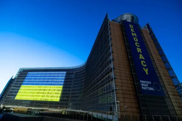 Британський парламент підсвітив Вестмінстер синьо-жовтим у День Незалежності України