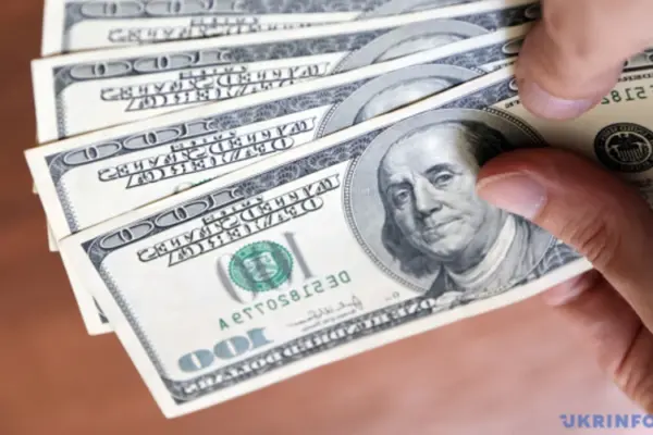 Курс долара 44,60 та євро 51,44 грн 17 вересня: чому це стосується кожного